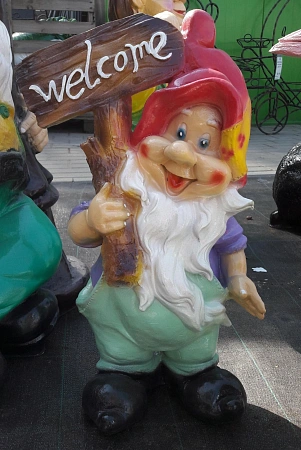 Фигура "Гном с табличкой"