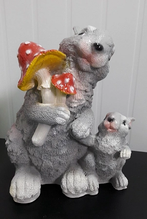 Фигура "Зайцы с мухоморами"